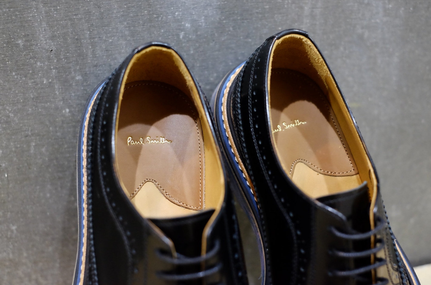 Exklusive Reparatur für Paul Smith Schuhe und Accessoires in der Schweiz.